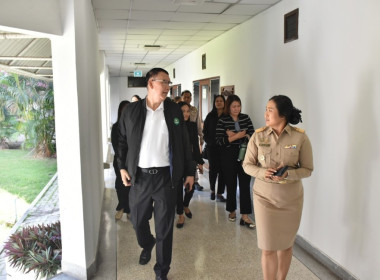 บุคลากรศูนย์ฯ 1 ให้การต้อนรับนายอนุรัตน์ เลื่อนลอย ... พารามิเตอร์รูปภาพ 11